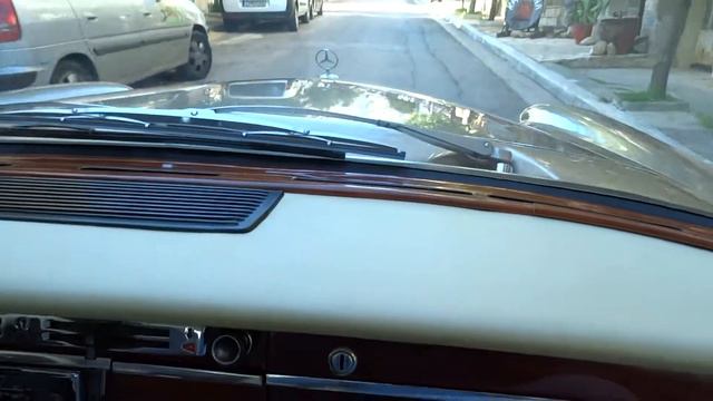 1967 Mercedes-Benz 250 S, start up and drive смотреть онлайн