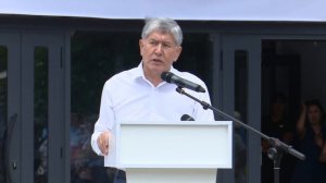 Алмазбек Атамбаев: Кыргызстану не нужен президент, у которого колхоз в голове