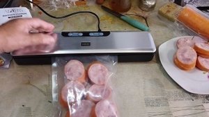 Вакуумный упаковщик Afalins Вакумация купленной колбасы Светофоре.
