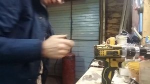 самодельный шприц для герметика (для стекольного клея авто)