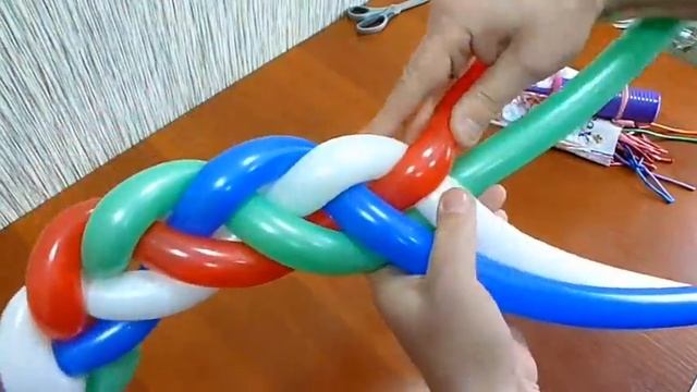 Плетение косичек из воздушных шаров для моделирования ШДМ смотреть онлайн