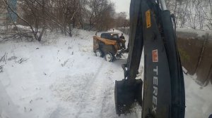 Погрузчик экскаватор TEREX. Неблагодарная работа.Спасаем меленьких погрузчиков.