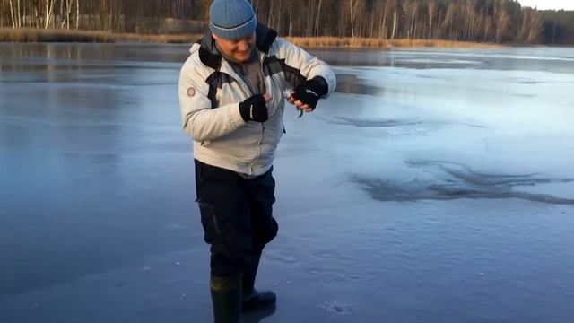 Окунь на блесну. Первый лед 2013. Латгалия. смотреть онлайн