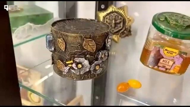 Выставка декоративного искусства клуба "АртБокс" под названием "Медовый рай: искусство в деталях" смотреть онлайн