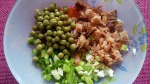 Салат с копченой красной рыбой