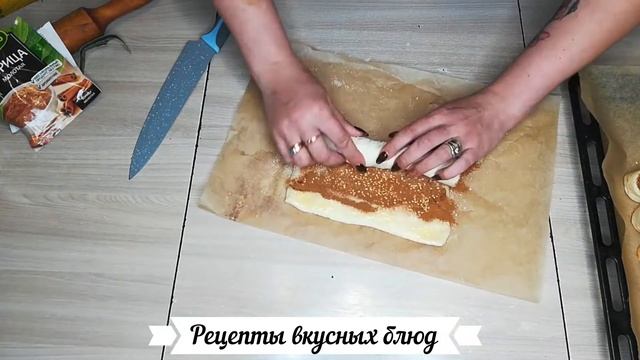 ? БУЛОЧКИ-УЛИТКИ из слоеного теста за 5 минут!? ЛЕНИВЫЕ СИННАБОНЫ со сметанным кремом?