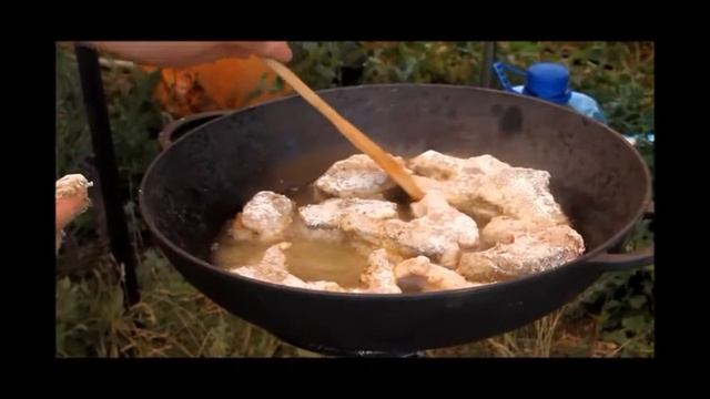 Пойманная рыбка и ее приготовление. смотреть онлайн