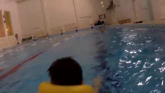 Влог Мистер Марк с друзьями идет в бассейн смотреть онлайн