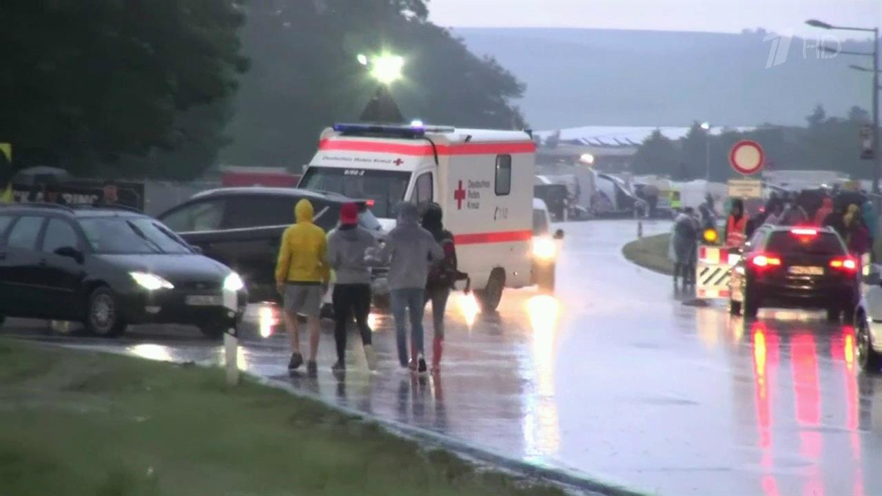 В Германии во время грозы молния ударила в толпу зрителей