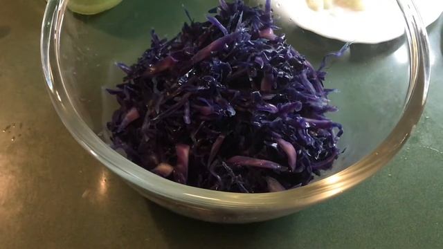 Салат из красной капусты. Простой рецепт - но очень вкусно!