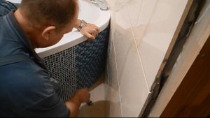 Монтаж угловой,акриловой ванны ч.6