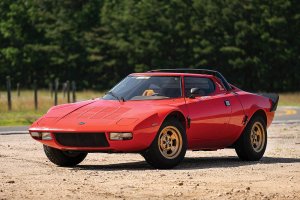 Королева раллийных трасс - Lancia Stratos.