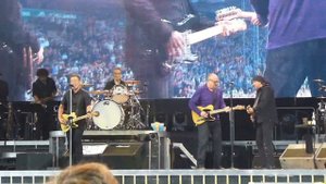 Bruce Springsteen 2013-05-14 Copenhagen - Twist And Shout (Jon Landau intro)