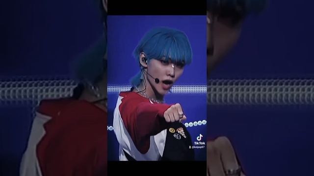 STRAY KIDS смотреть онлайн