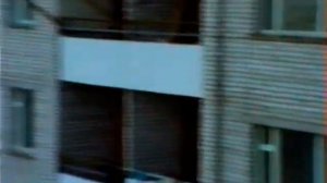 1990 Наташа курит на балконе