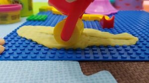 Пластилин на пластине LEGO
