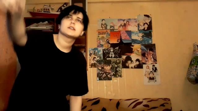 УКРАСИЛА СТЕНКУ В КОМНАТЕ ПЛАКАТАМИ