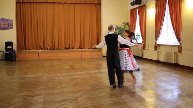 Учимся исполнять бальный танцы. Весёлый танец Лебёдушка