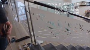 Перила из нержавейки с деревом и карианом