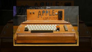 Самый первый компьютер компании Apple, Apple-1 разработан Стивом Возняком.