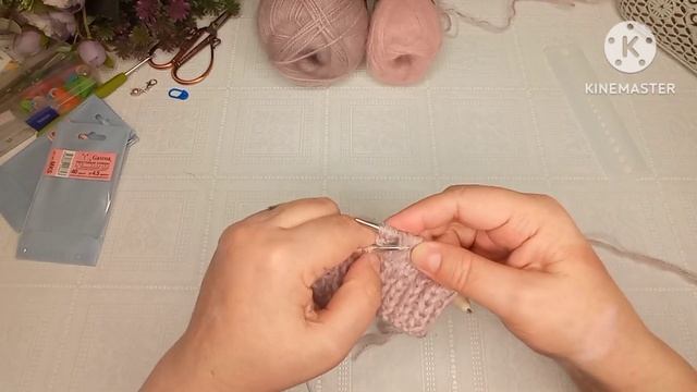 Как просто связать Красивый берет! Связан спицами с интересной макушкой...