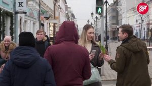 Дарите девушкам цветы! Флешмоб к 8 марта в центре Казани