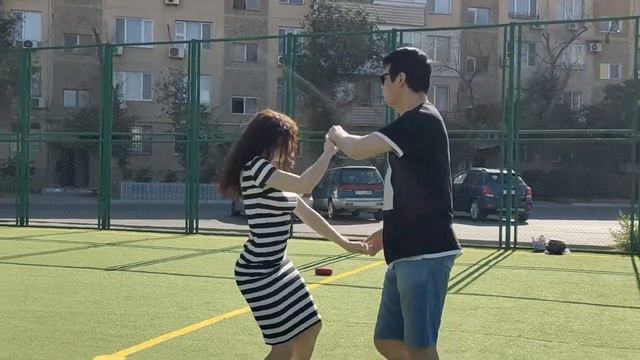 Тимур и Ирина. Бачата в Актау смотреть онлайн