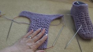 Красивые тапочки с узором  "Гусиные лапки"