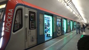 Московский Метрополитен 81-765/766/767 серии 65195 и 65196 на станции Кузнецкий мост