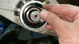 Как достать сальник простым способом. Проще простого!!!