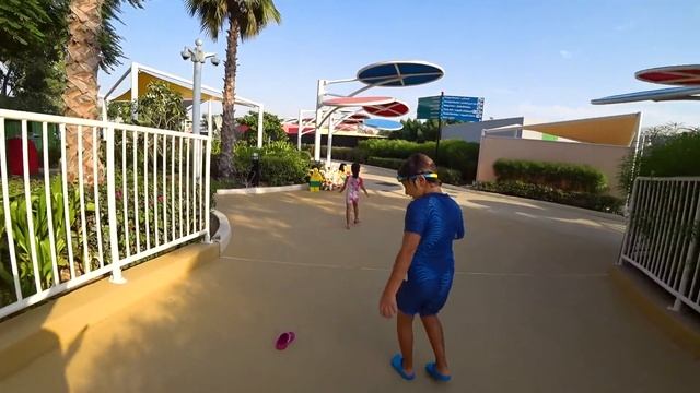 КАК НАС ОБЛИЛИ из ВЕДРА? САМЫЙ ВЕСЕЛЫЙ ДЕНЬ! КУДА МЫ ПРИШЛИ? Аминка НЕ УМЕЕТ ПЛАВАТЬ? Влог от Кикид смотреть онлайн