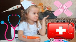 Полина играет в доктора | Мишка заболел и пришел лечиться