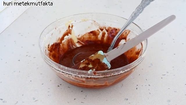 2 YUMURTA İle CUPCAKE Nasıl YAPILIR! Kalıp KULLANMADAN Kağıtta KEK Tarifi смотреть онлайн