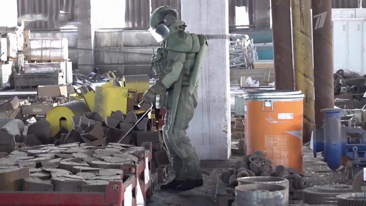 Мариупольский промышленный гигант "Азовмаш" полностью очищен от мин и передан городу