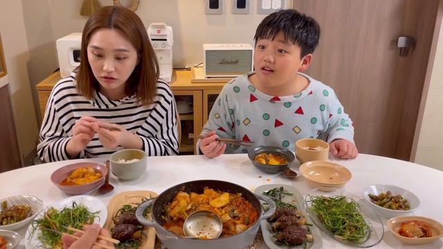 가족먹방 | 매콤감자조림 새송이떡갈비 꽈리고추찜 세발나물 만들어 집밥 먹방 mukbang