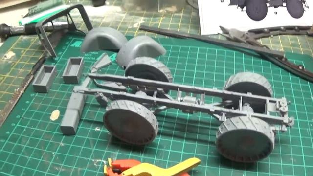 1/35th SKODA-Radschlepper Ost смотреть онлайн