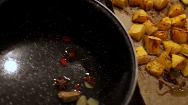 Пряный тыквенный крем-суп с кокосовым молоком (сливками) и креветками. Рецепт из тыквы 0+ смотреть онлайн