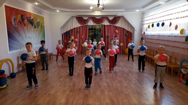 Детский танец с мячами смотреть онлайн
