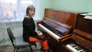 видео-урок для начинающих пианистов "Как правильно сидеть за фортепиано" преподаватель Вайвод В.Г.