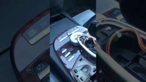 Снятие декора центральной консоли на Мерседес W221