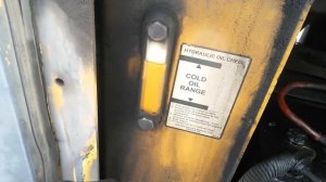 Как проверить масло на автогрейдере John deer