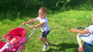 Не поделили куклу Беби Бон с коляской!