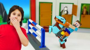 Стив Майнкрафт приручает Лошадь! Minecraft Lego онлайн видео игры для мальчиков