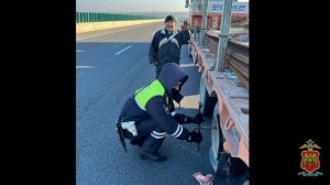 Полицейские Кабардино-Балкарии оказывают помощь водителям, попавшим в сложную ситуацию на дороге