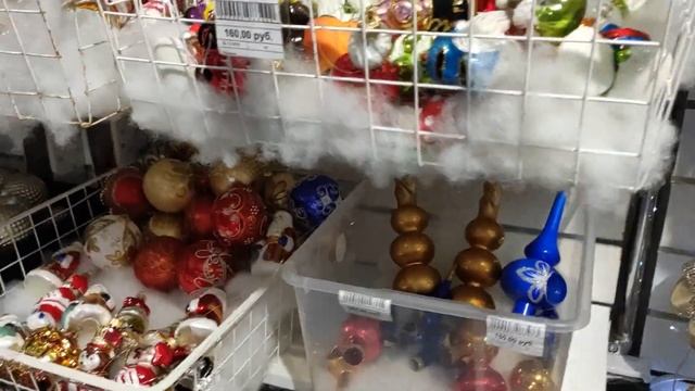 НОВОГОДНЯЯ ЯРМАРКА ИГРУШЕК В АДЛЕРЕ. Красавцы ДЕДЫ МОРОЗ. Новогодняя распродажа ЕЛОЧНЫХ украшений