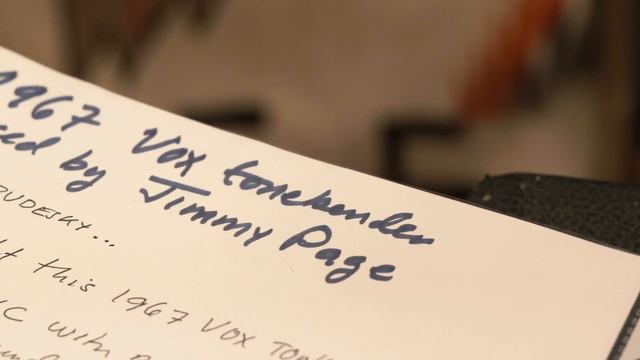 Checking out a Jimmy Page Les Paul at Nashville's Rumble Seat Music смотреть онлайн