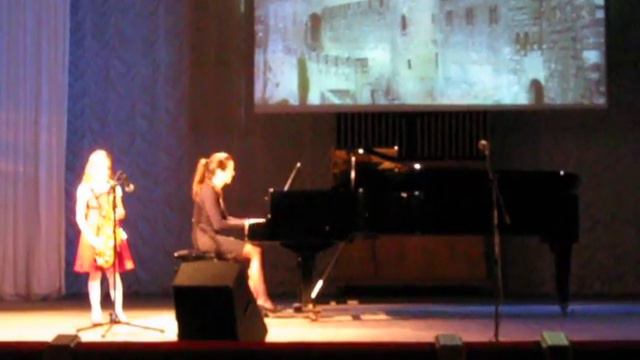 Кристина 8 лет (alto saxophone) Безделушка (Н.Делло-Джойо).AVI смотреть онлайн