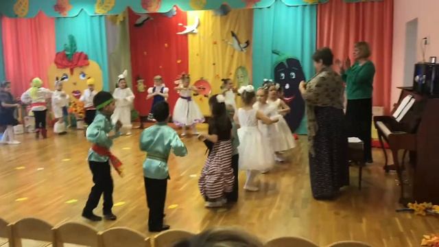 У Амиры утренник в садике смотреть онлайн