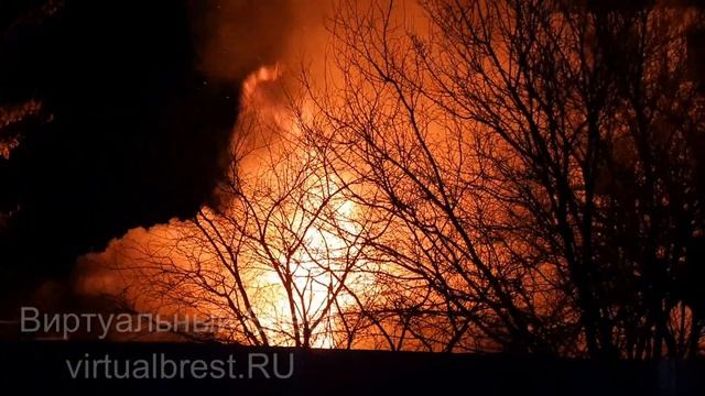 Горят строительные вагончики 1 января 2021 года в Бресте смотреть онлайн