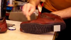 Уход за обувью видео урок. Ремонт обуви. Материалы для ухода.